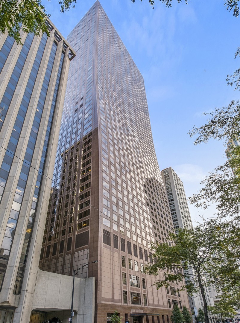 161 Chicago Avenue